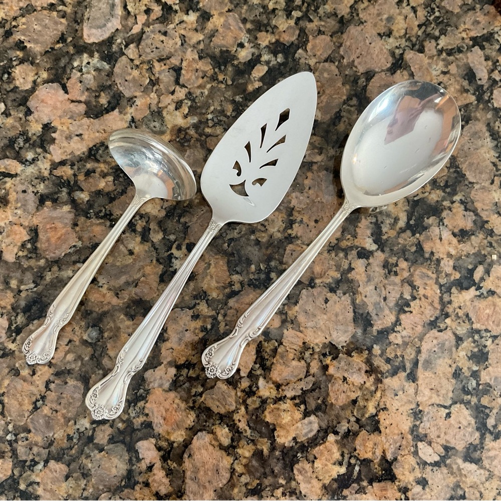 Beautiful Roger’s & Bro. Silverplate Serving Trio - Daybreak / Elegant Lady